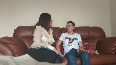 Сарамлівая студэнтка трахнула ненасытную настаўніцу (Маўжыня Аліна Туманава)